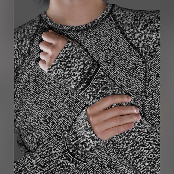 Lululemon Runderful Long Sleeve Size 10 Scattered Herringbone Black White - Picture 4 of 13